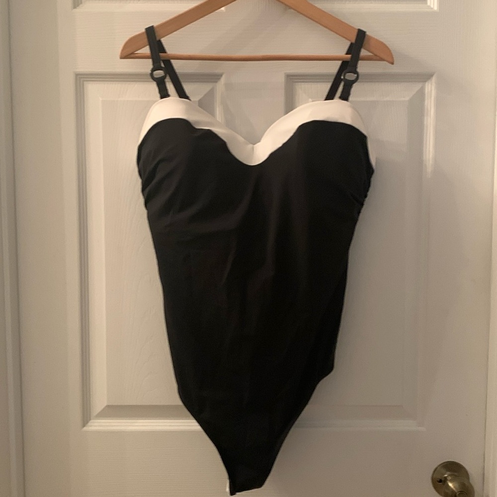 Sleek Black & White One-Piece Swimwear with Sweetheart Neckline
